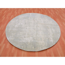 Load image into Gallery viewer, 7&#39;x7&#39; Debonair Gray With Mix Of Harbor Gray, Hand Knotted, Modern With Abstract Pattern, Wool and Silk Oriental Round Rug FWR452076