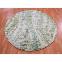 Load image into Gallery viewer, 6&#39;x6&#39; Lafayette With Liveable Green, Crocodile Safari Design, No Border, Hand Knotted 100% Silk, Oriental Round Rug FWR452532