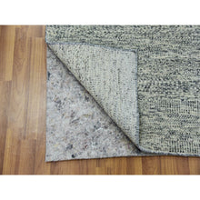 Load image into Gallery viewer, 4&#39;x6&#39;2&quot; Drizzle Gray, Modern Grass Design, Undyed 100% Wool, Hand Knotted Tone on Tone, Oriental Rug FWR478470