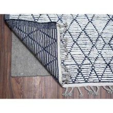 Load image into Gallery viewer, 9&#39;1&quot;x12&#39;4&quot; Spare White and Shingle Gray, Moroccan Weave Marmoucha With All Over Criss Cross Pattern, Hand Knotted Tone On Tone Natural Dyes, 100% Wool, Oriental Rug FWR536004