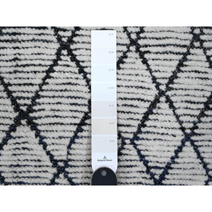 9'1"x12'4" Spare White and Shingle Gray, Moroccan Weave Marmoucha With All Over Criss Cross Pattern, Hand Knotted Tone On Tone Natural Dyes, 100% Wool, Oriental Rug FWR536004