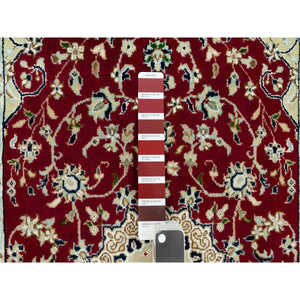 2'7"x4'1" Sun Dried Tomato Red, Extra Soft Wool Nain With Large Central Medallion Floral Design, 250 KPSI Hand Knotted Oriental Rug FWR543090