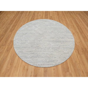 6'x6' Platinum Gray, Cut and Loop Pile, Hand Spun, Modern, Undyed Natural Wool, Hand Knotted, Round, Oriental Rug FWR545034