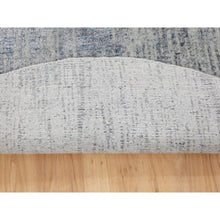 Load image into Gallery viewer, 5&#39;9&quot;x5&#39;9&quot; Gray Fine jacquard Hand Loomed Modern Wool and Art Silk Round Oriental Rug FWR348744