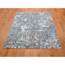 Load image into Gallery viewer, 4&#39;x6&#39; Gray Abstract Design Wool And Silk Hi-Low Pile Denser Weave Hand Knotted Oriental Rug FWR354492