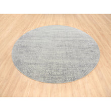 Load image into Gallery viewer, 8&#39;10&quot;x8&#39;10&quot; Gray Fine Jacquard Wool and Plant Based Silk Tone on Tone Hand Loomed Oriental Round Rug FWR377184