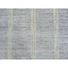 Load image into Gallery viewer, 9&#39;x9&#39; Gray, Tone On Tone Transitional Erased Design, Jacquard Hand Loomed, Wool and Plant Based Silk, Oriental, Round Rug FWR385854