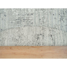 Load image into Gallery viewer, 8&#39;1&quot;x8&#39;1&quot; Light Gray, Hand Spun Undyed Natural Wool, Modern Design, Hand Knotted, Round Oriental Rug FWR393882