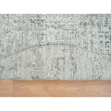 Load image into Gallery viewer, 6&#39;1&quot;x6&#39;1&quot; Light Gray, Hand Knotted, Hand Spun Undyed Natural Wool, Soft pile, Modern Design, Round Oriental Rug FWR393918