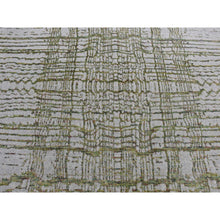 Load image into Gallery viewer, 6&#39;x8&#39;9&quot; Goose Gray, Modern Fine Jacquard Hand Loomed, Wool and Art Silk, Oriental Rug FWR485808